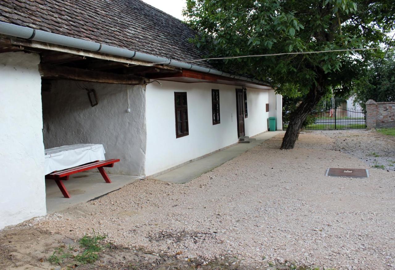 Retro Vendeghaz Villa Nagyharsany Luaran gambar